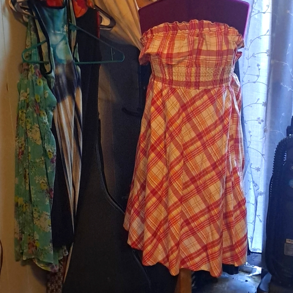 Cute summer dress size small. Pink and gray flannel look.